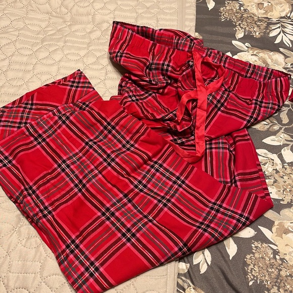 Victoria’s Secret plaid pajamas with scrunchie - Picture 2 of 5